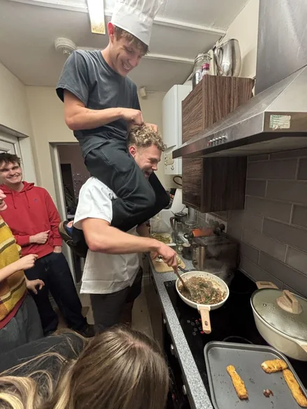 Friends cooking chaos